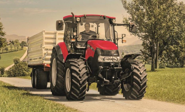 Traktorius Case IH Farmall C serijos su priekaba